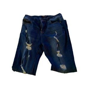 En jean Denim company juniors size 7 distressed dark denim 68% cotton